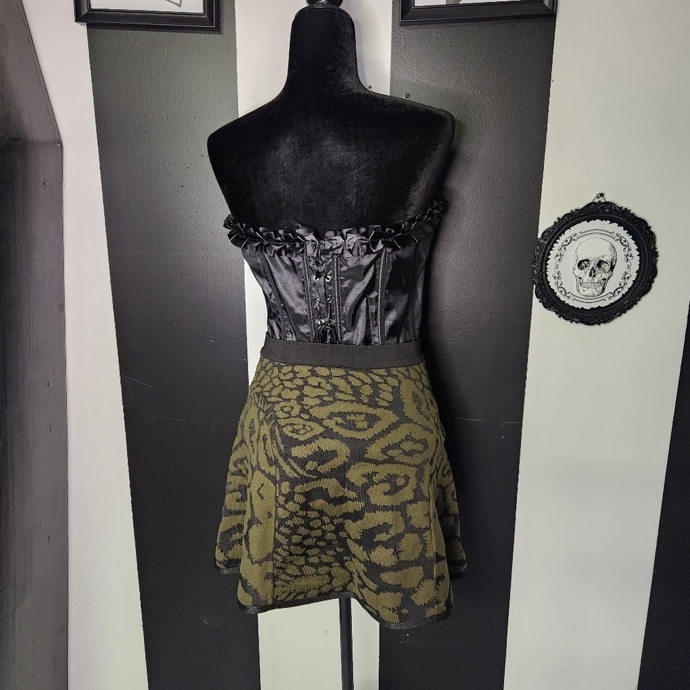Green Patterned Skirt - Picture 2 of 4